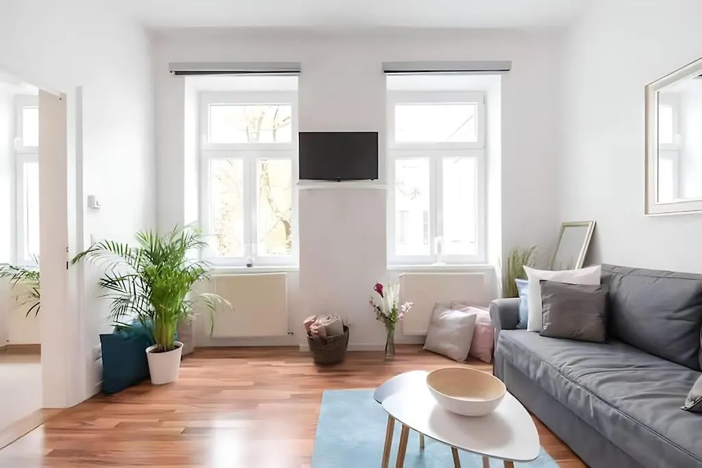 Apartment Relocation Or Expats, Only Long Term Stay! 2 Min To U4 Rossauer Laende Vienna