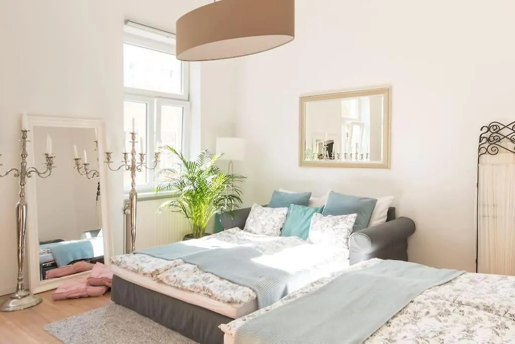 Apartment Relocation Or Expats, Only Long Term Stay! 2 Min To U4 Rossauer Laende Vienna