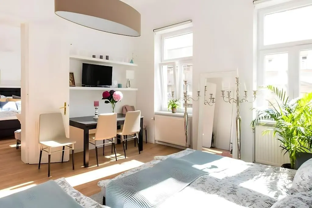 Apartment Relocation Or Expats, Only Long Term Stay! 2 Min To U4 Rossauer Laende Vienna