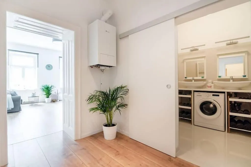 Apartment Relocation Or Expats, Only Long Term Stay! 2 Min To U4 Rossauer Laende Vienna