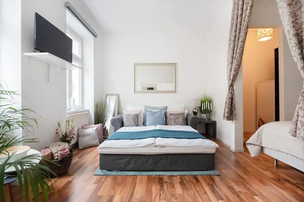 Apartment Relocation Or Expats, Only Long Term Stay! 2 Min To U4 Rossauer Laende Vienna Austria